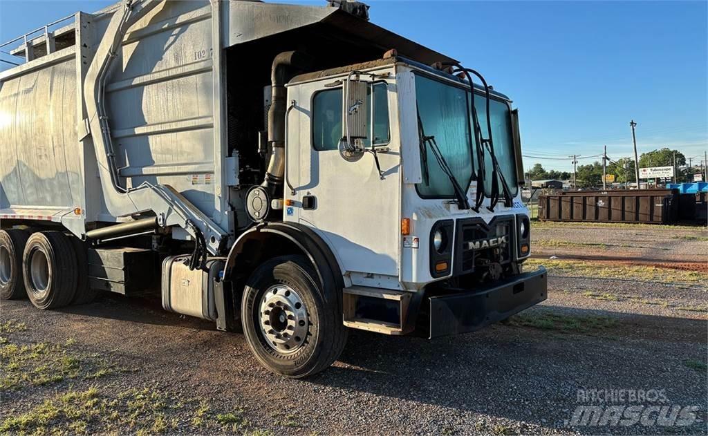 Mack 600 Camion poubelle