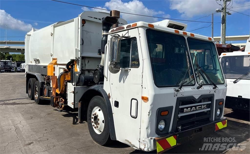 Mack LEU600 Camion poubelle