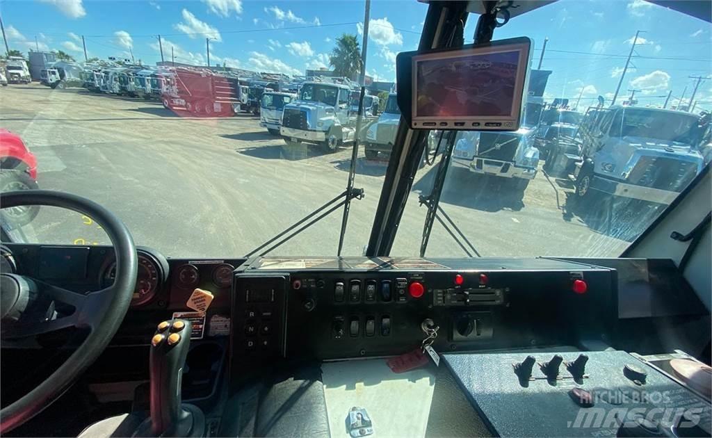 Mack LEU600 Camion poubelle