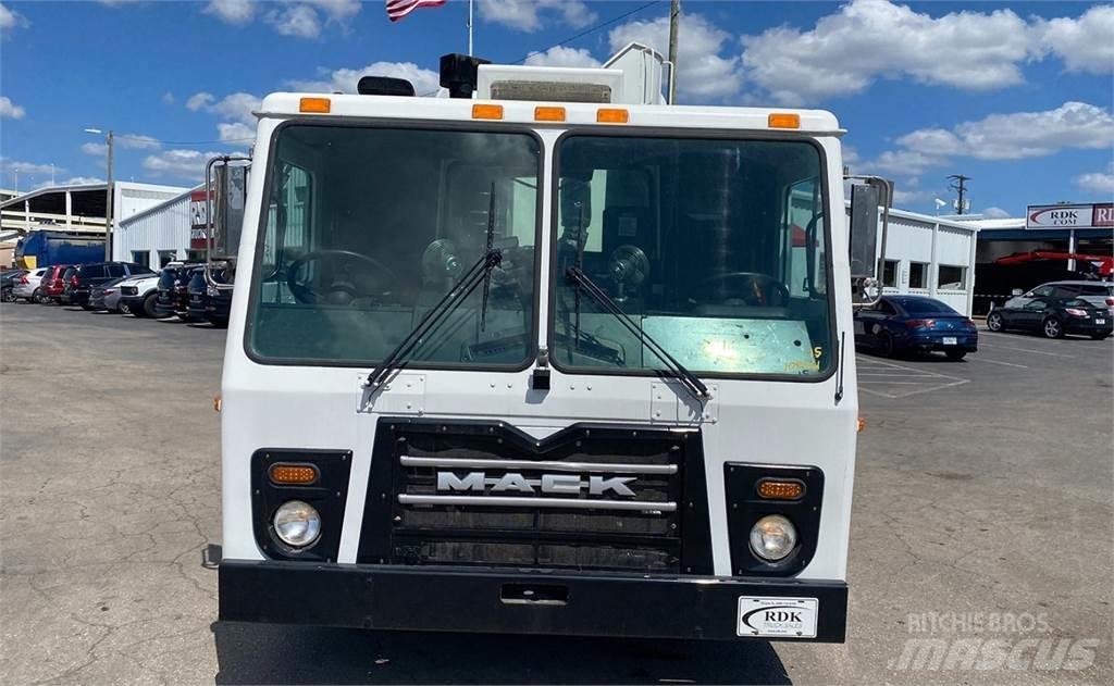 Mack LEU613 Camion poubelle