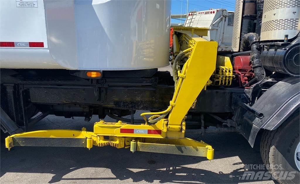 Mack LEU613 Camion poubelle