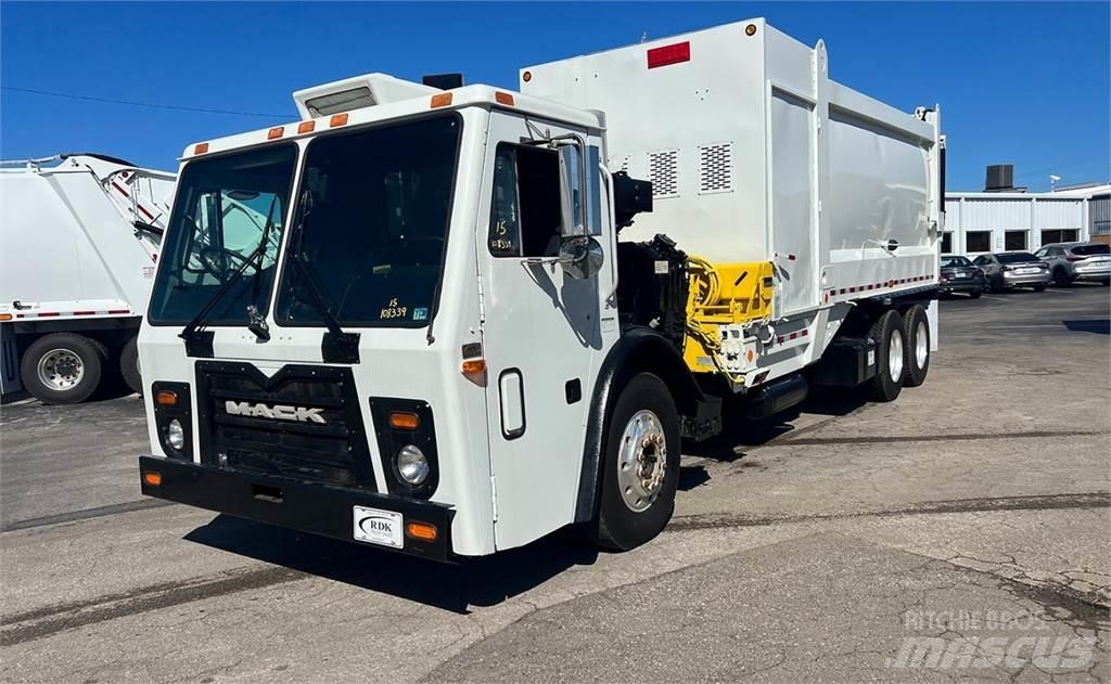 Mack LEU613 Camion poubelle