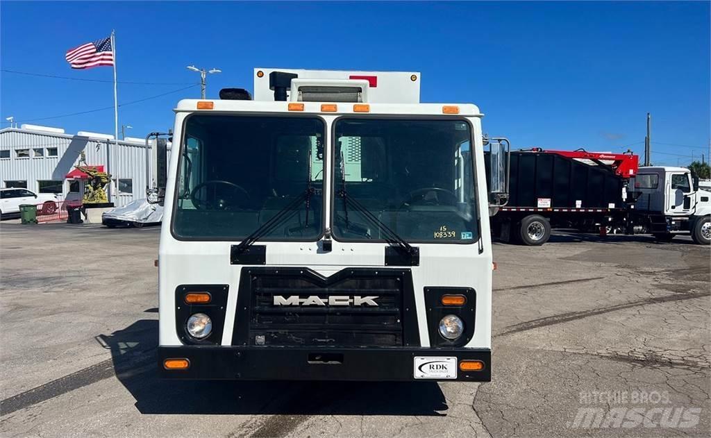 Mack LEU613 Camion poubelle