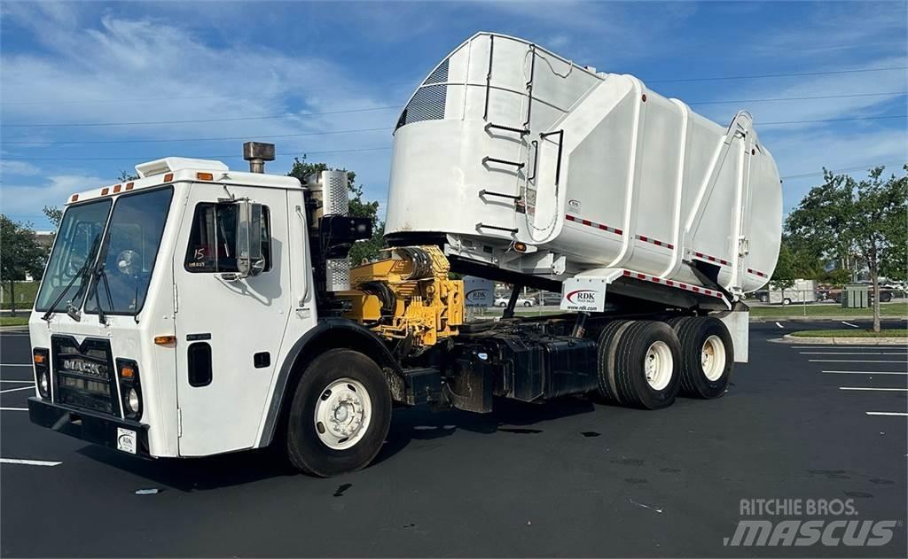 Mack LEU613 Camion poubelle