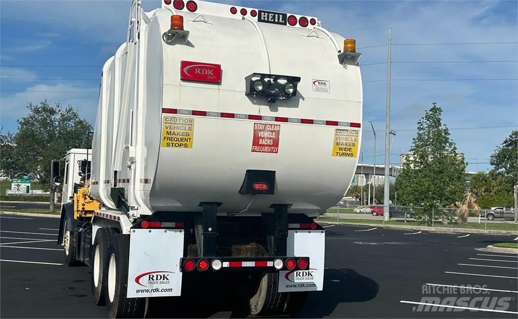 Mack LEU613 Camion poubelle