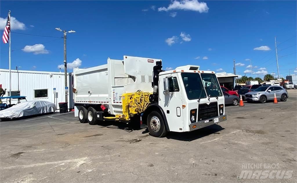Mack LEU613 Camion poubelle