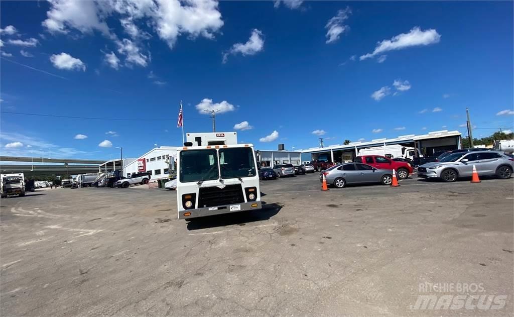 Mack LEU613 Camion poubelle