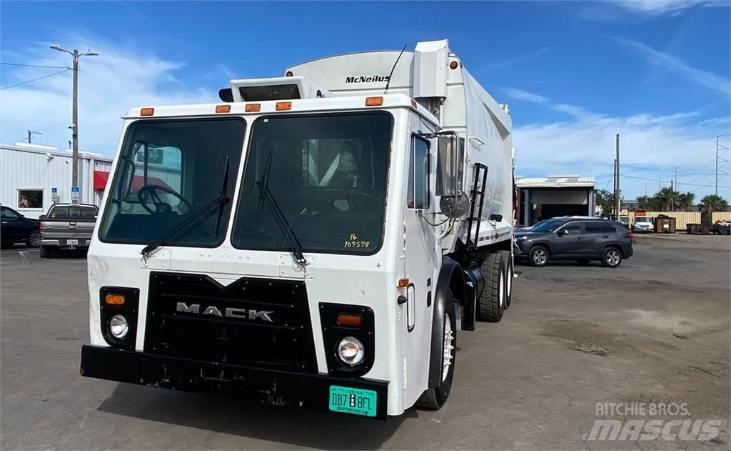 Mack LEU613 Camion poubelle