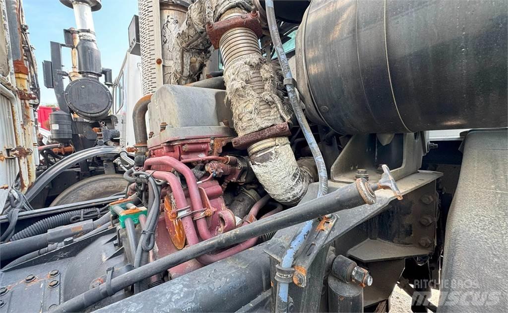 Mack LEU613 Camion poubelle