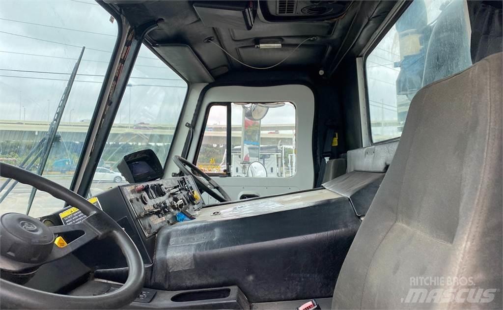 Mack LEU613 Camion poubelle