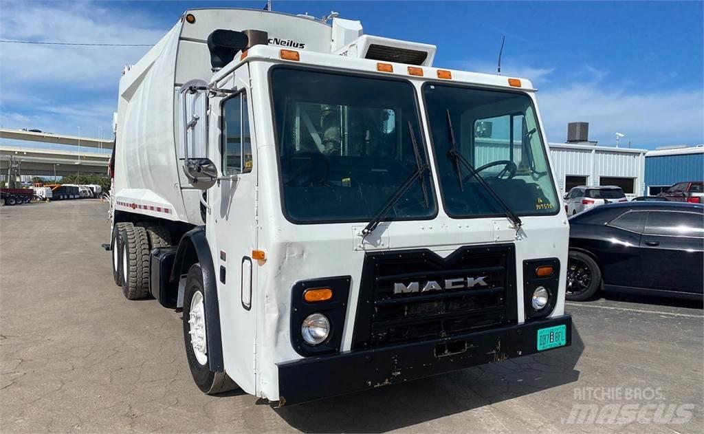 Mack LEU613 Camion poubelle
