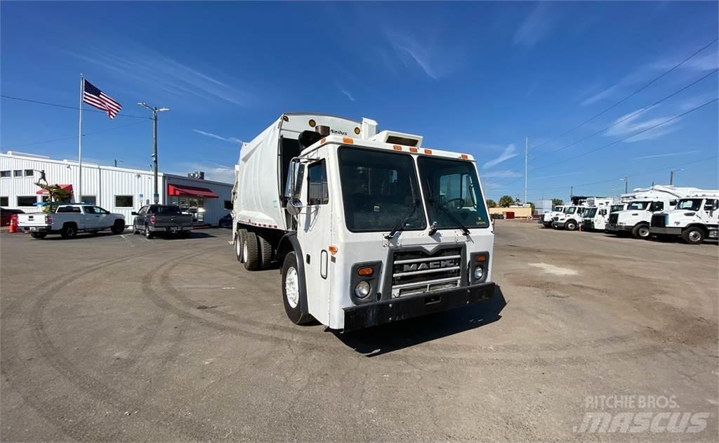 Mack LEU613 Camion poubelle