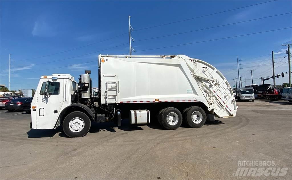 Mack LEU613 Camion poubelle