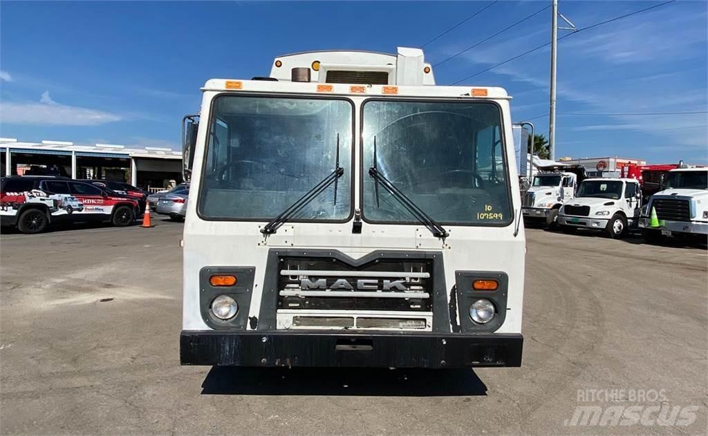 Mack LEU613 Camion poubelle