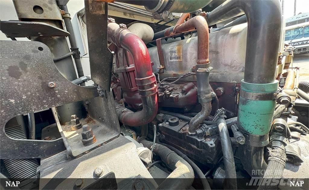 Mack LR613 Camion poubelle