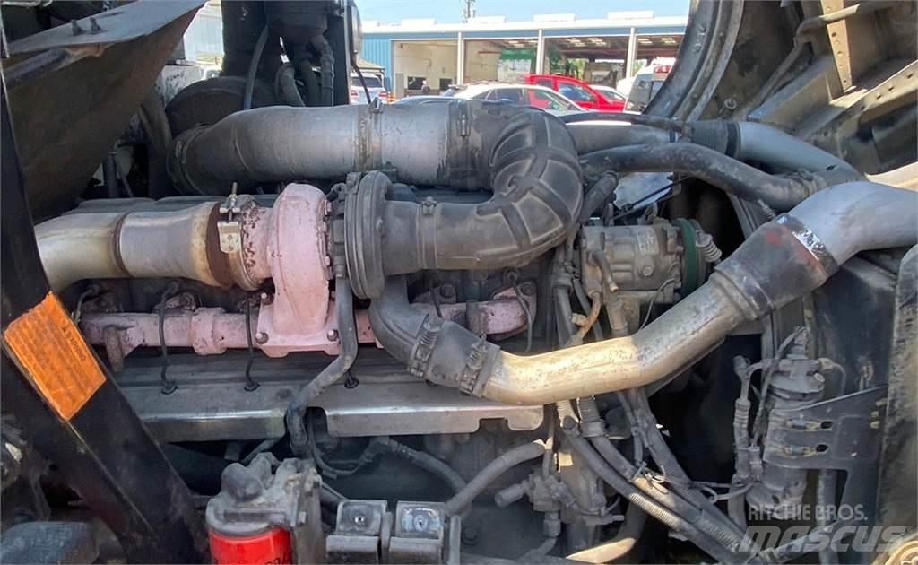 Mack MR688S Camion poubelle