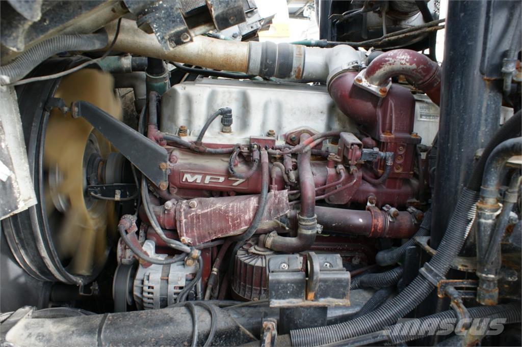 Mack MRU613 Camion poubelle