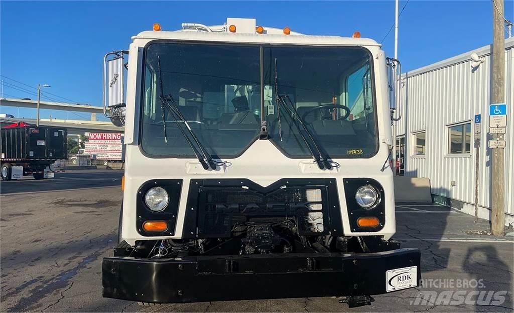 Mack MRU613 Camion poubelle