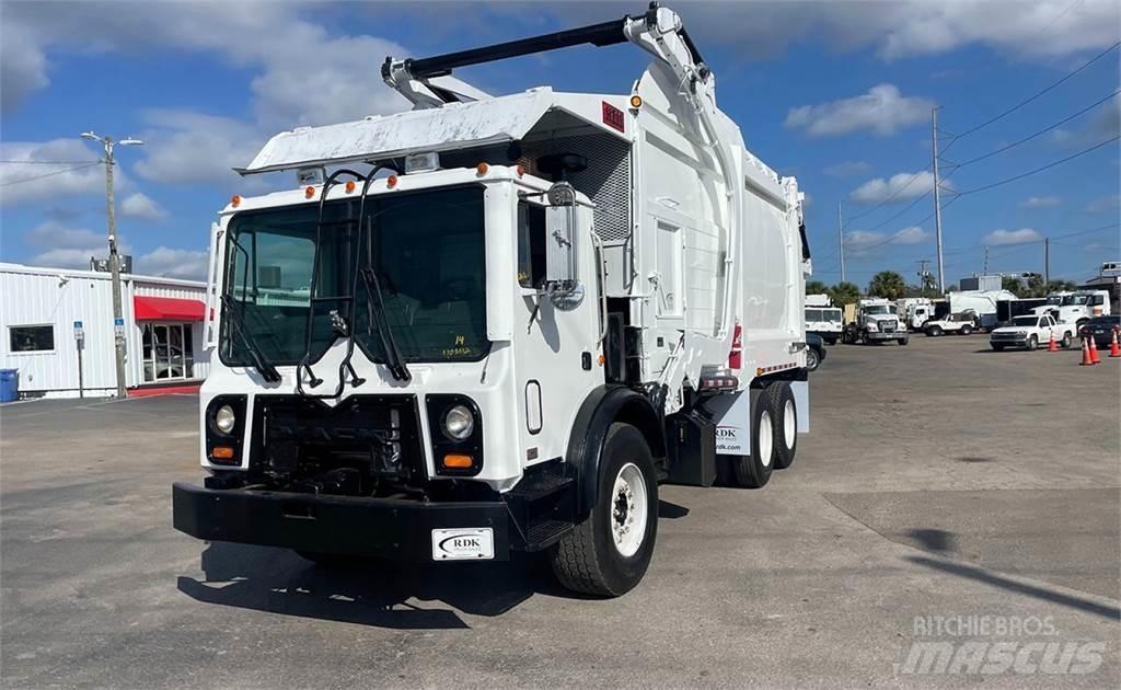 Mack MRU613 Camion poubelle