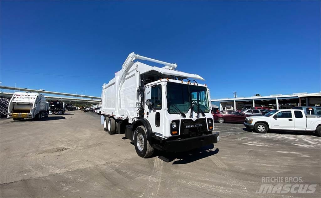 Mack MRU613 Camion poubelle
