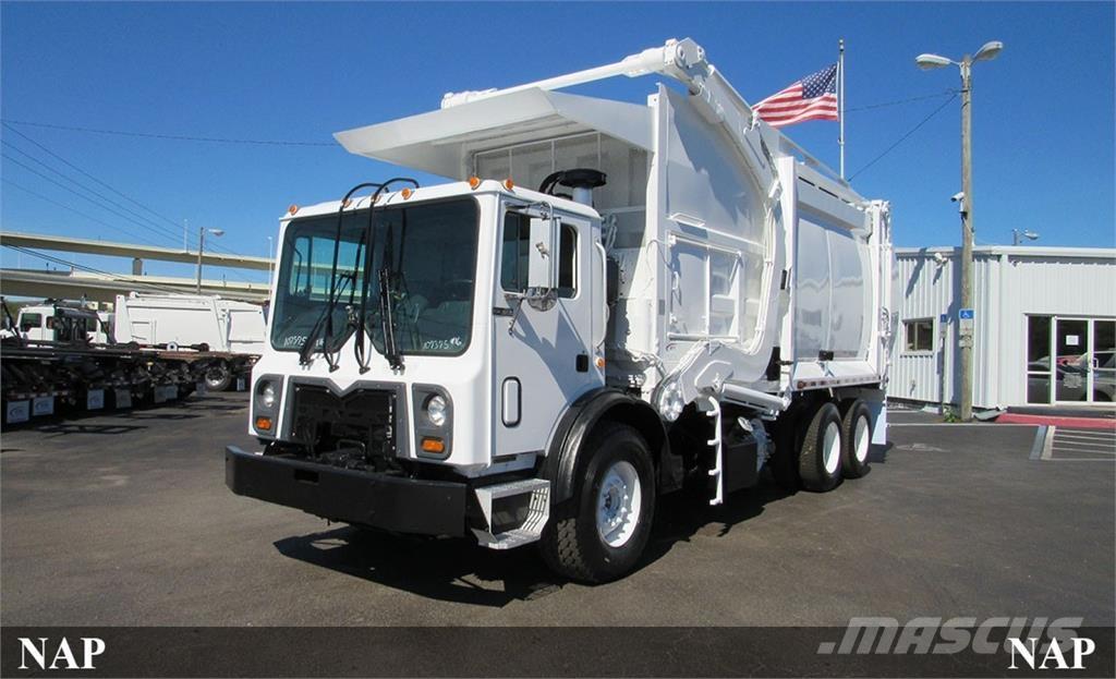 Mack MRU613 Camion poubelle