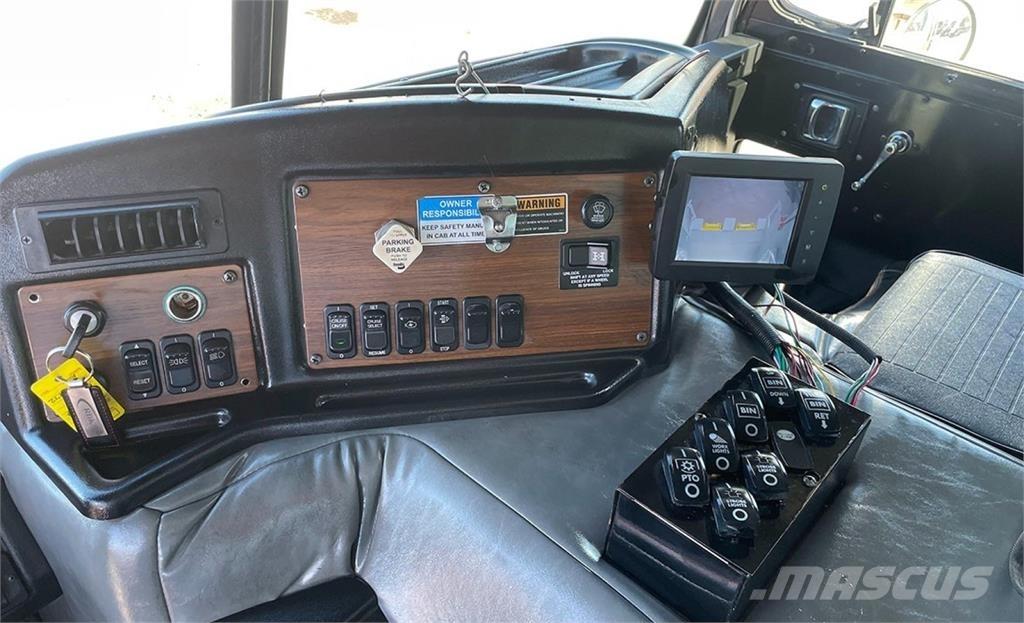 Peterbilt 320 Camion poubelle
