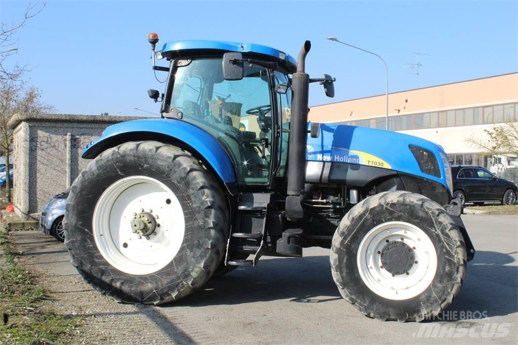 New Holland T7030 Tracteur