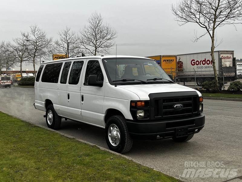 Ford Econoline Voiture