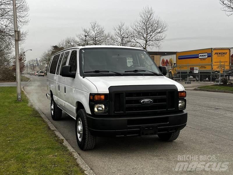 Ford Econoline Voiture