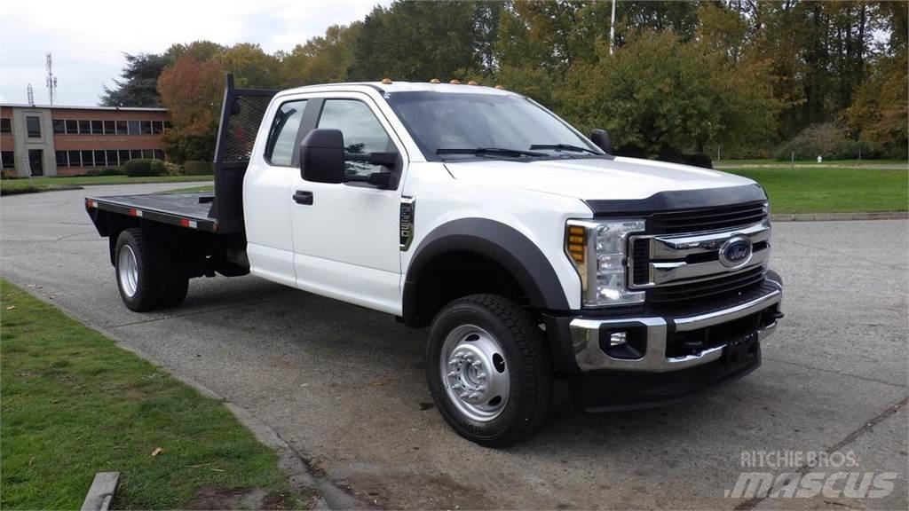 Ford F-550 Camion plateau