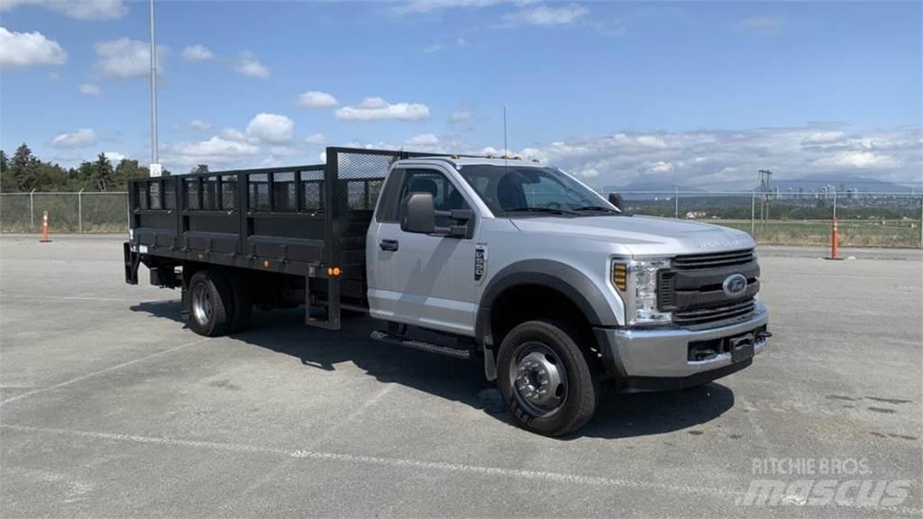 Ford F-550 Camion plateau