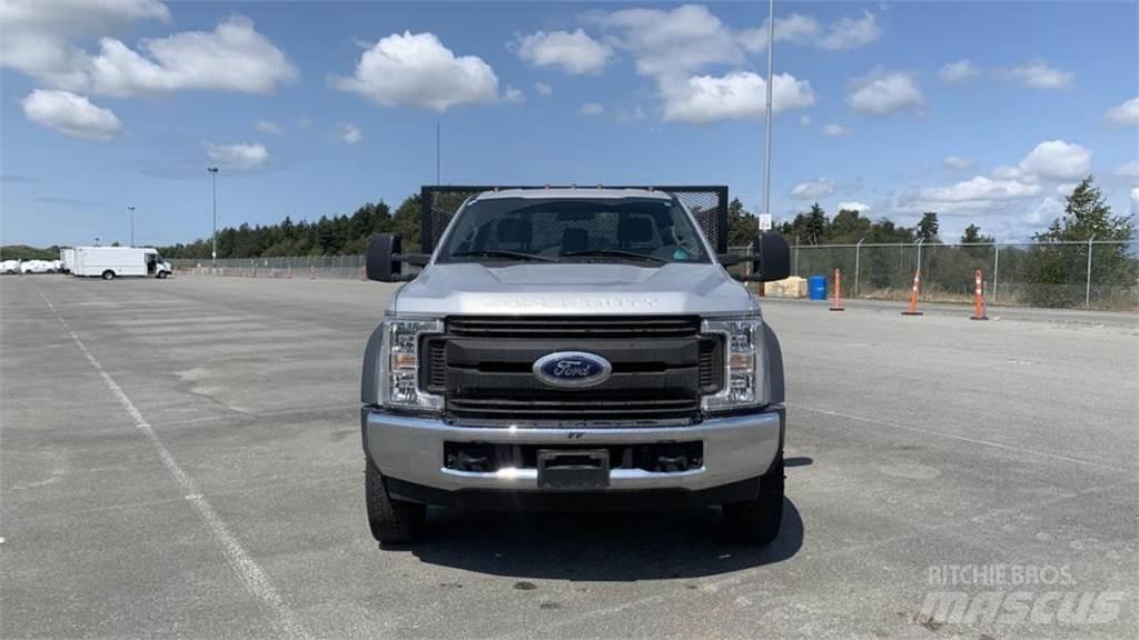 Ford F-550 Camion plateau