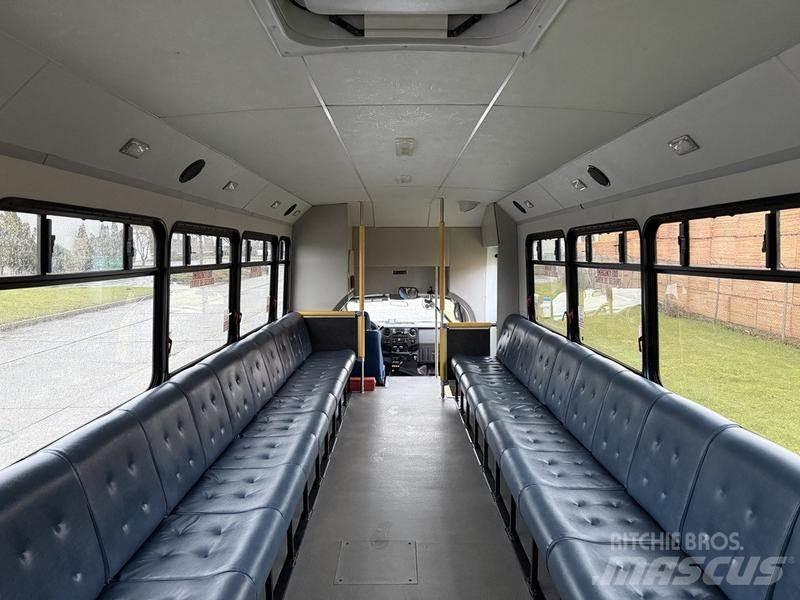 Ford F-550 Mini-bus