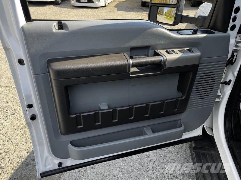 Ford F-550 Camion plateau