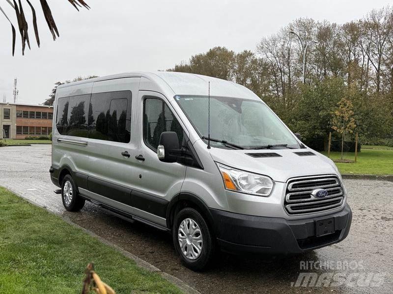 Ford Transit Voiture