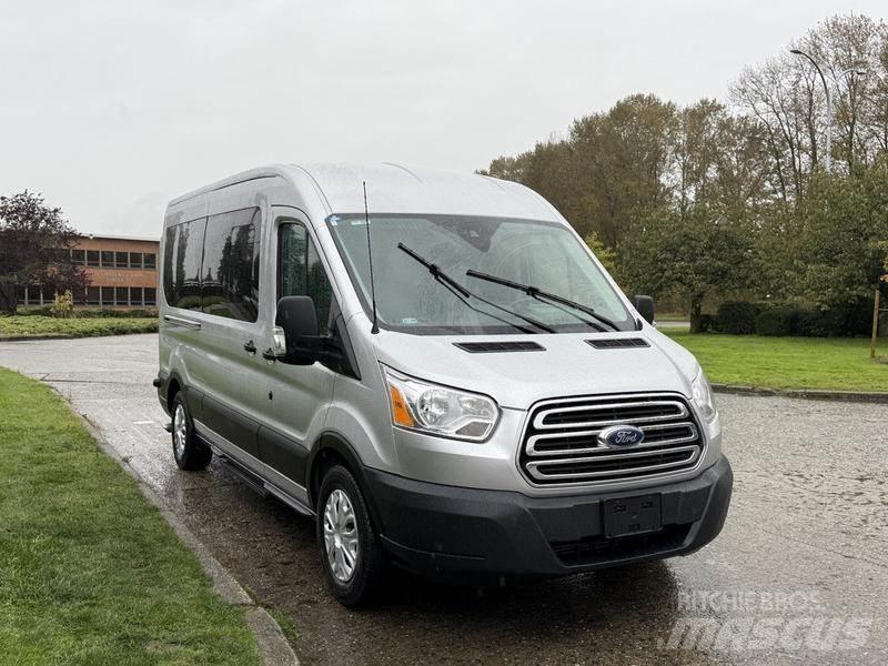 Ford Transit Voiture