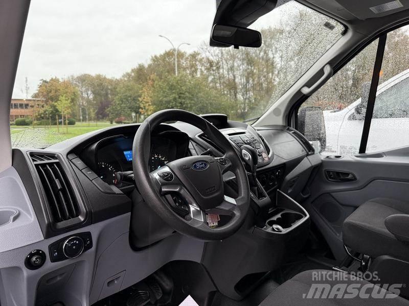 Ford Transit Voiture