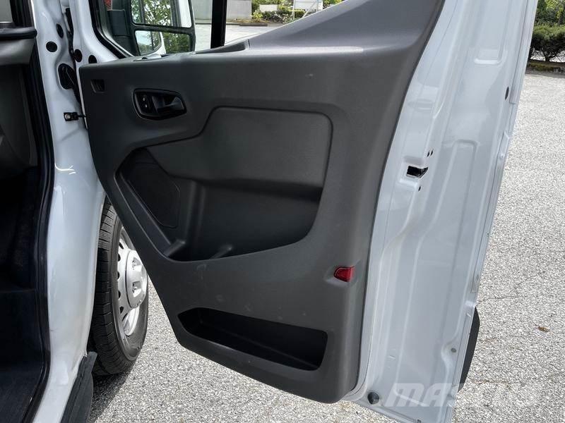 Ford Transit Voiture