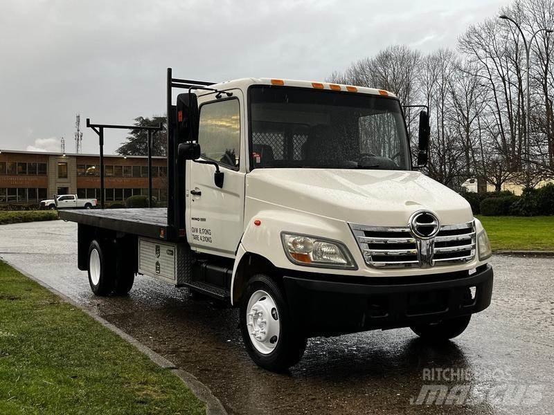 Hino 155 Camion plateau