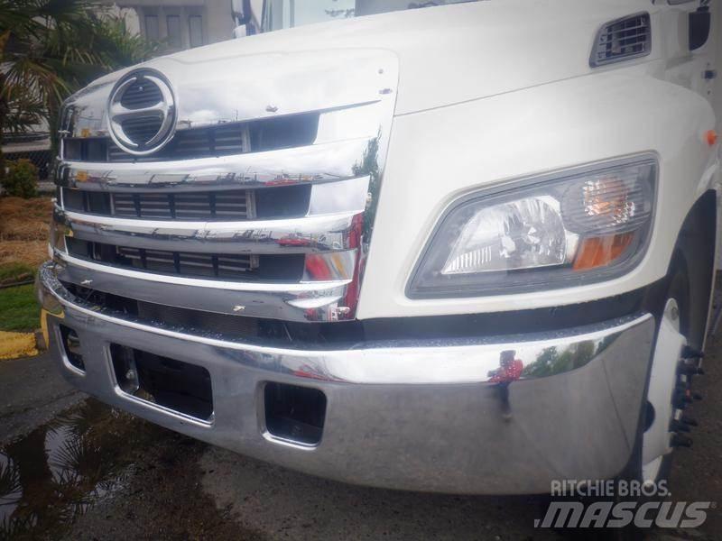 Hino 308 Camions et véhicules municipaux