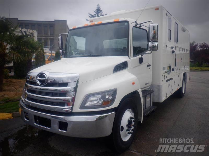 Hino 338 Camions et véhicules municipaux