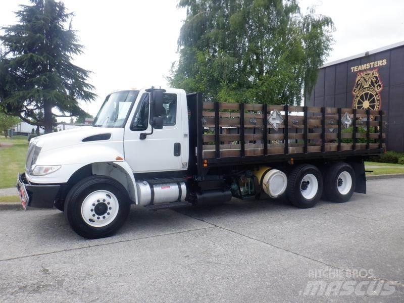 International 4400 Camion plateau