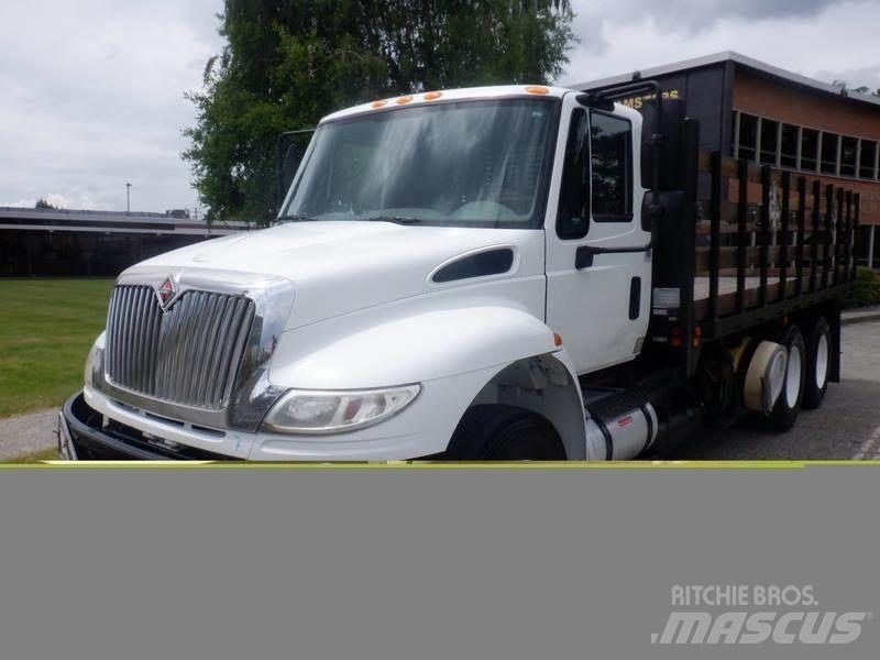 International 4400 Camion plateau