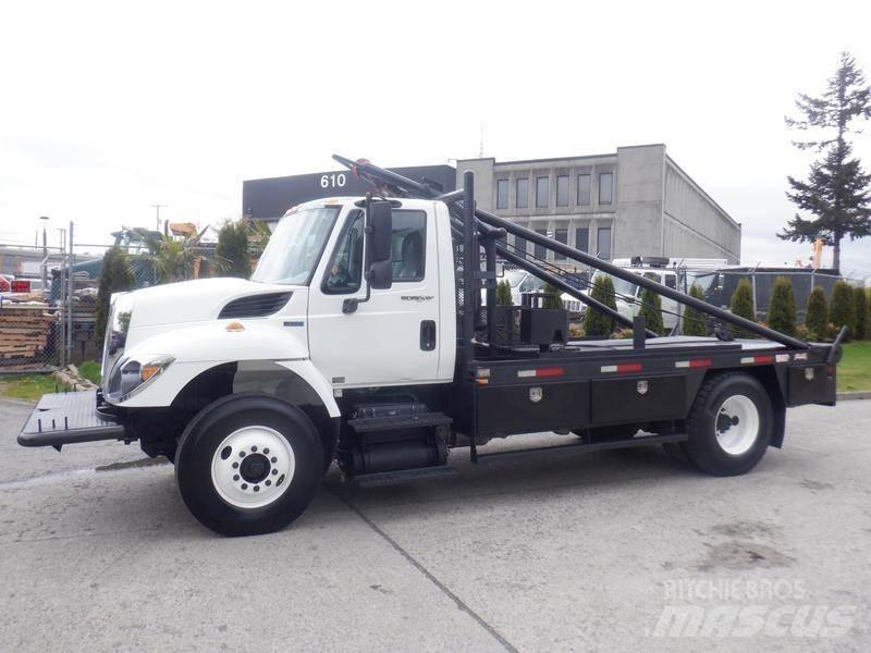 International 7300 Camion plateau