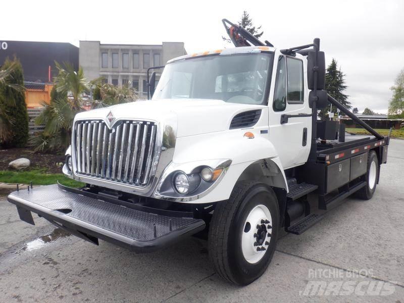 International 7300 Camion plateau