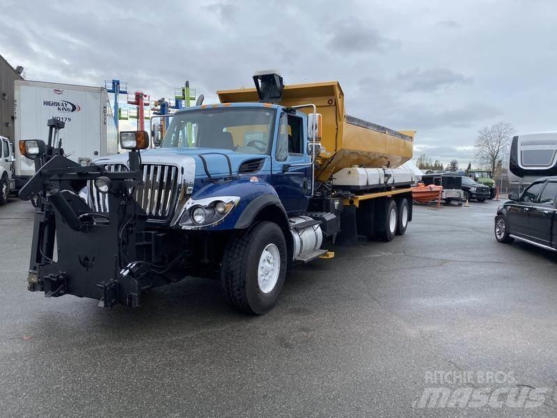 International 7400 Chasse neige