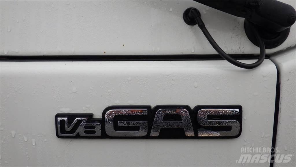 Isuzu NPR Camion plateau