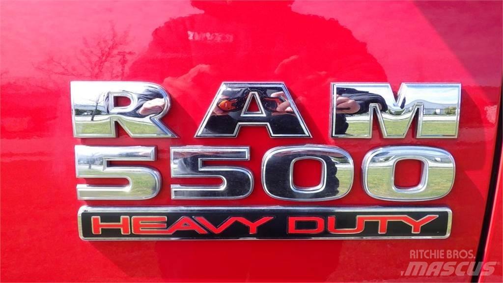 RAM 5500 Camion plateau