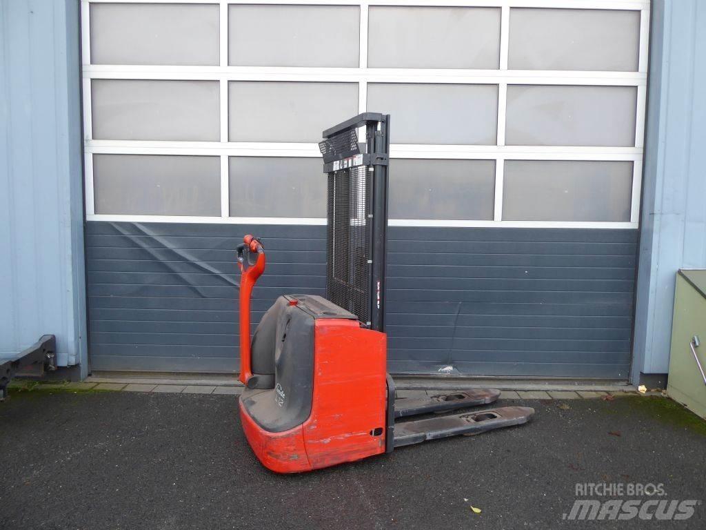 Linde L12L Gerbeur accompagnant