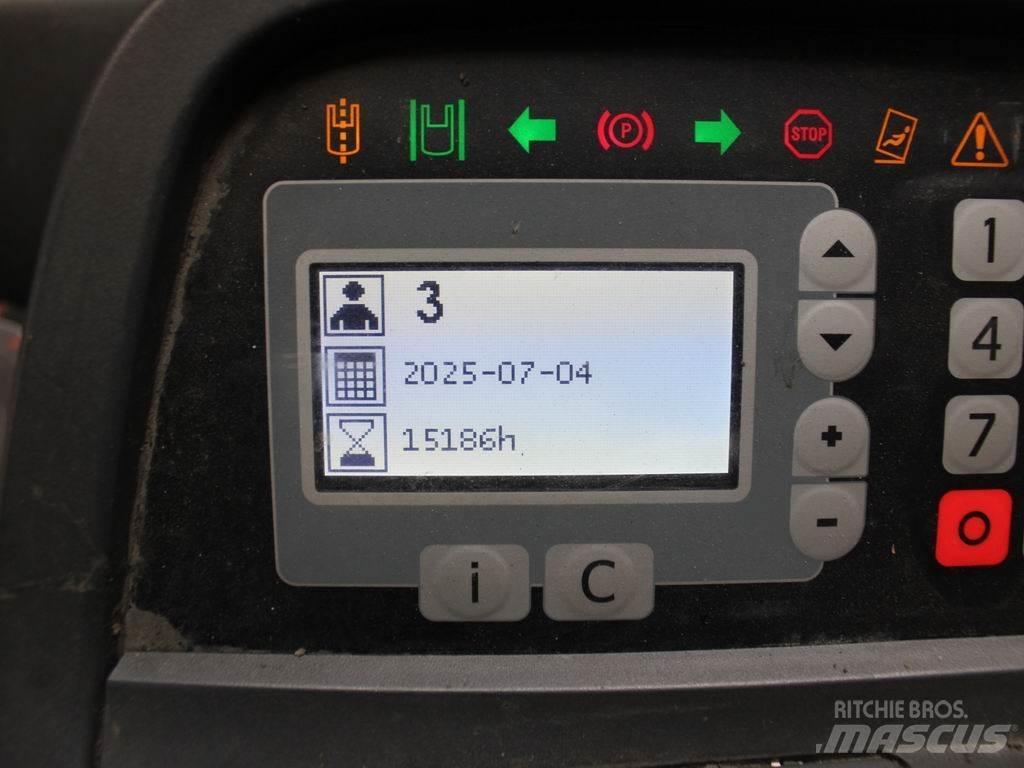 BT RRE 140 Chariot à mât rétractable